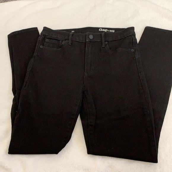 GAP Denim - Gap black skinny jeans with stretch.